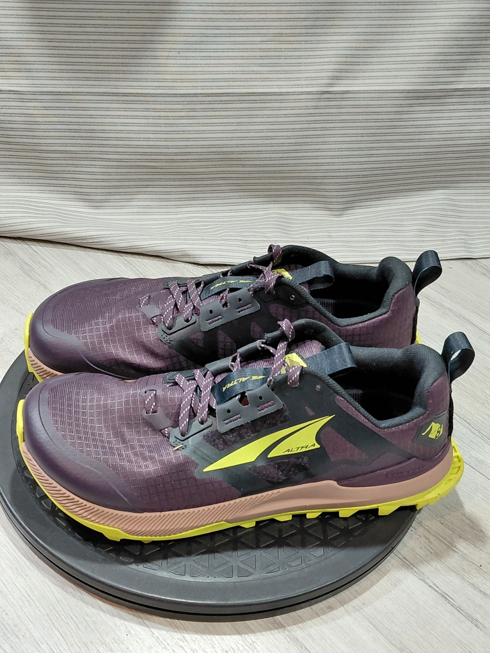 Altra Women Lone Peak 8 Deep Purple Plum Yellow Trail Runners Off Road Shoes W9